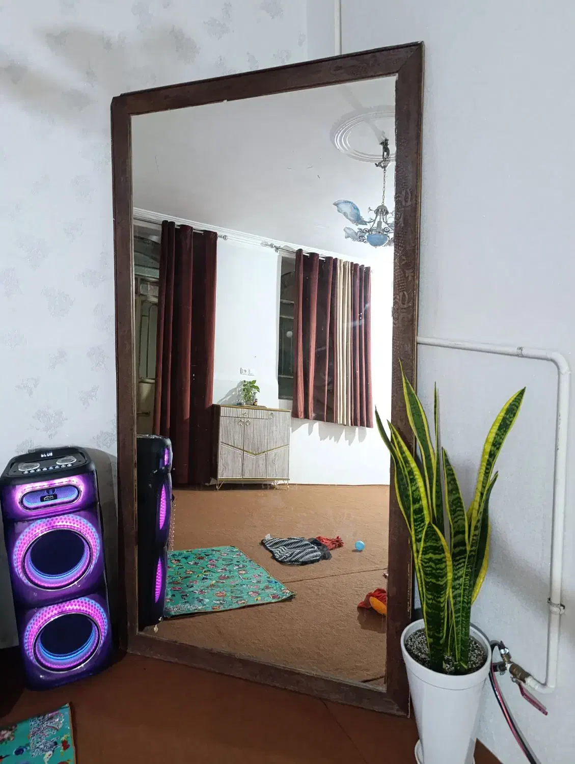 آیینه|آینه|زاهدان, |دیوار