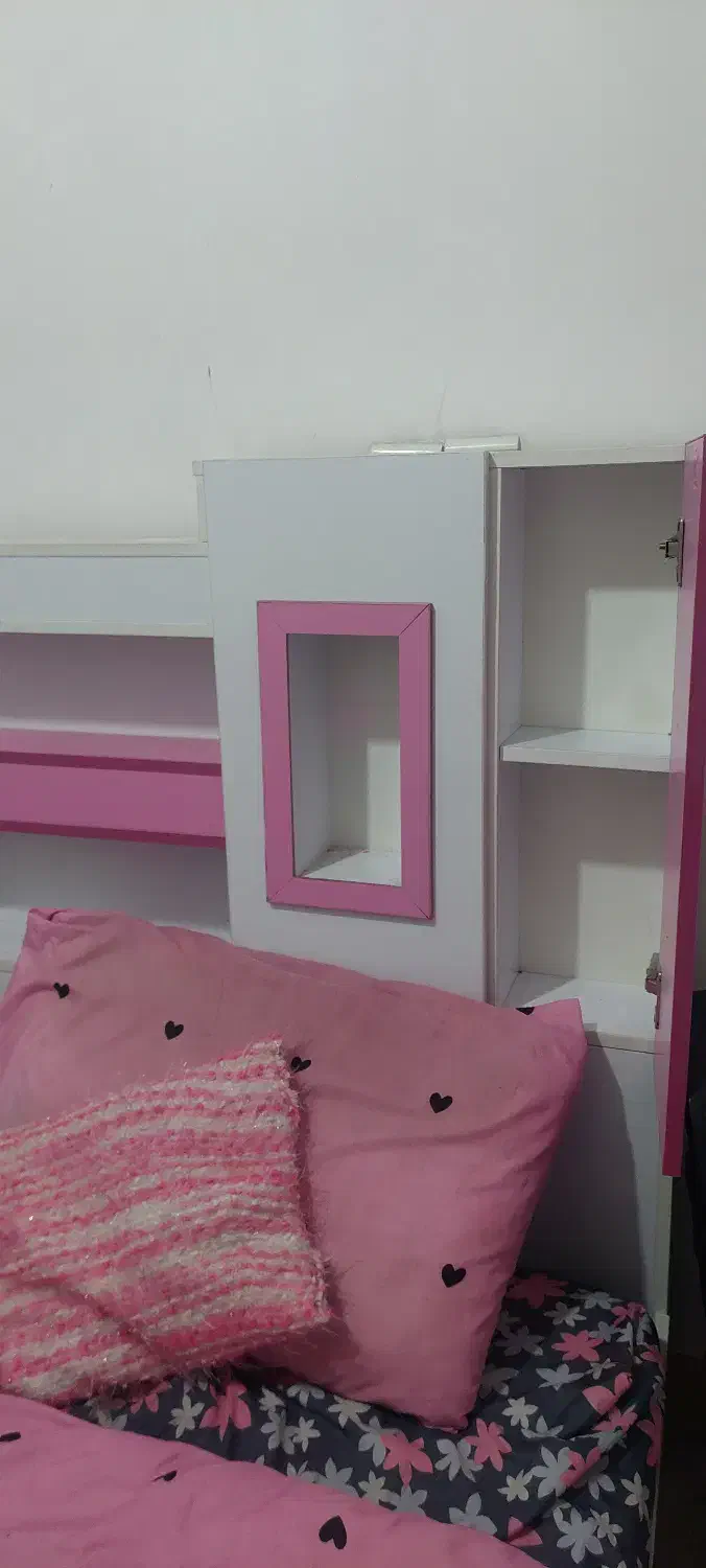 میز تحریر و تخت خواب نوجوان|تخت و سرویس خواب|شیراز, گلشن|دیوار