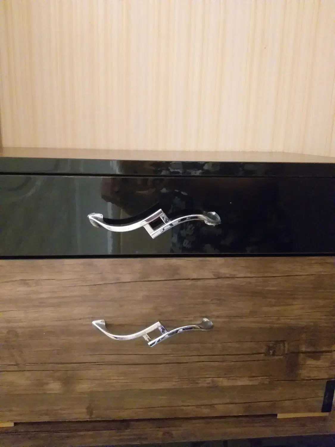 دراور کنار تخت|جاکفشی، کمد، دراور|قم, بنیاد|دیوار