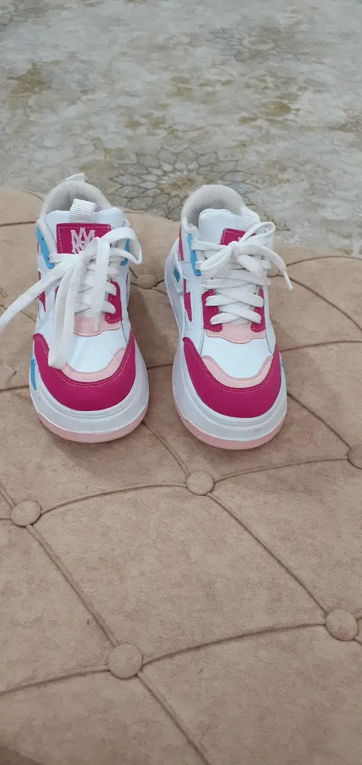 اسپرت زنانه درحدنو|کیف، کفش، کمربند|اشتهارد, |دیوار