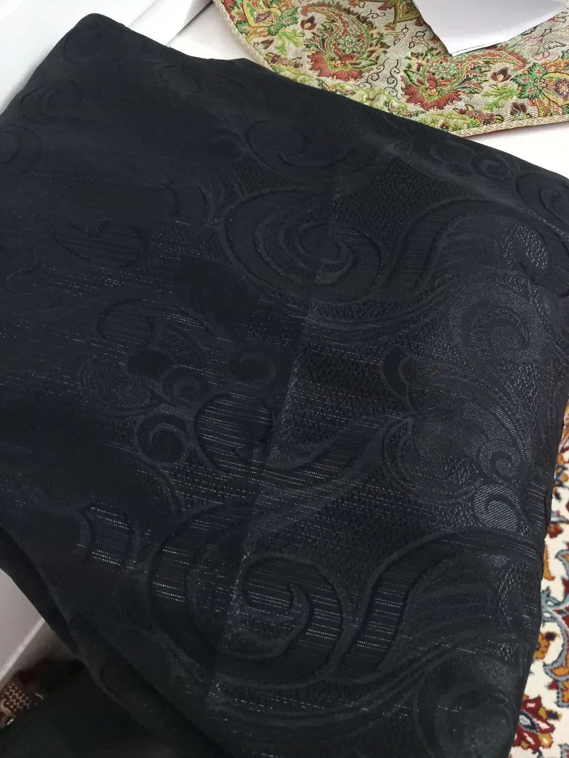 چادر مشکی|لباس|نیشابور, گنبد سبز|دیوار