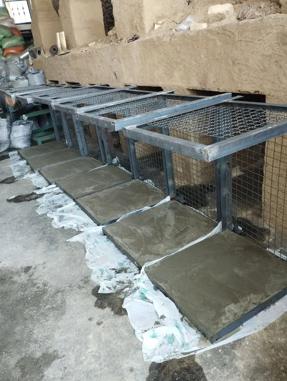 کارگاه ذغال فشرده|ماشین‌آلات صنعتی|آشخانه, |دیوار