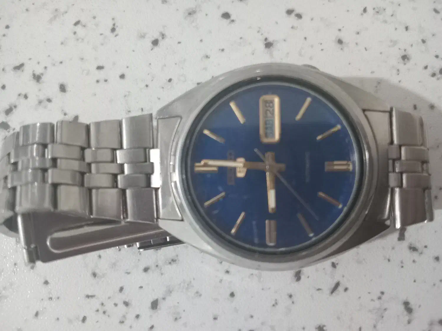 ساعت سیکو5|ساعت|نیشابور, عدالت|دیوار