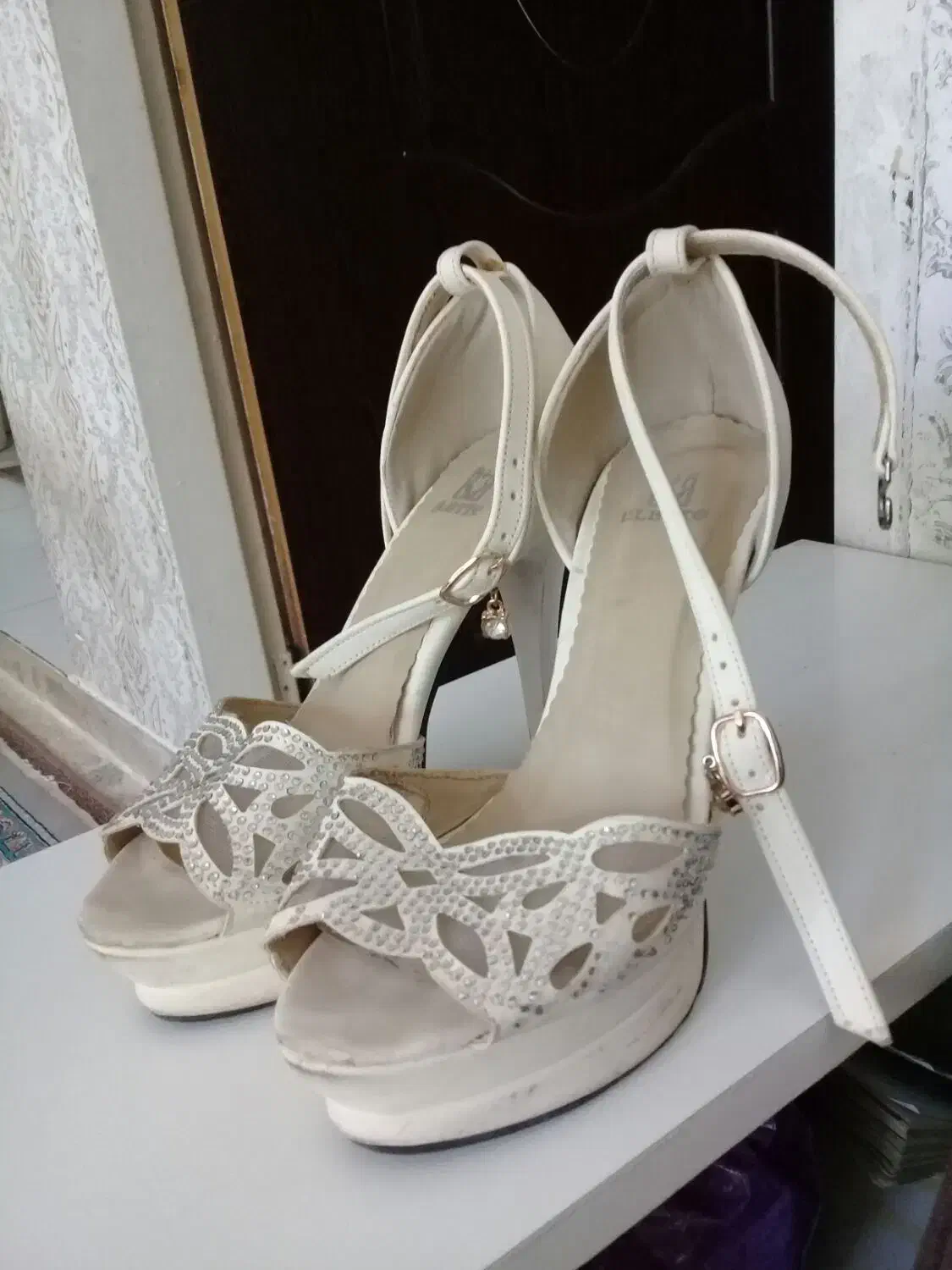 کفش|کیف، کفش، کمربند|ایلام, |دیوار