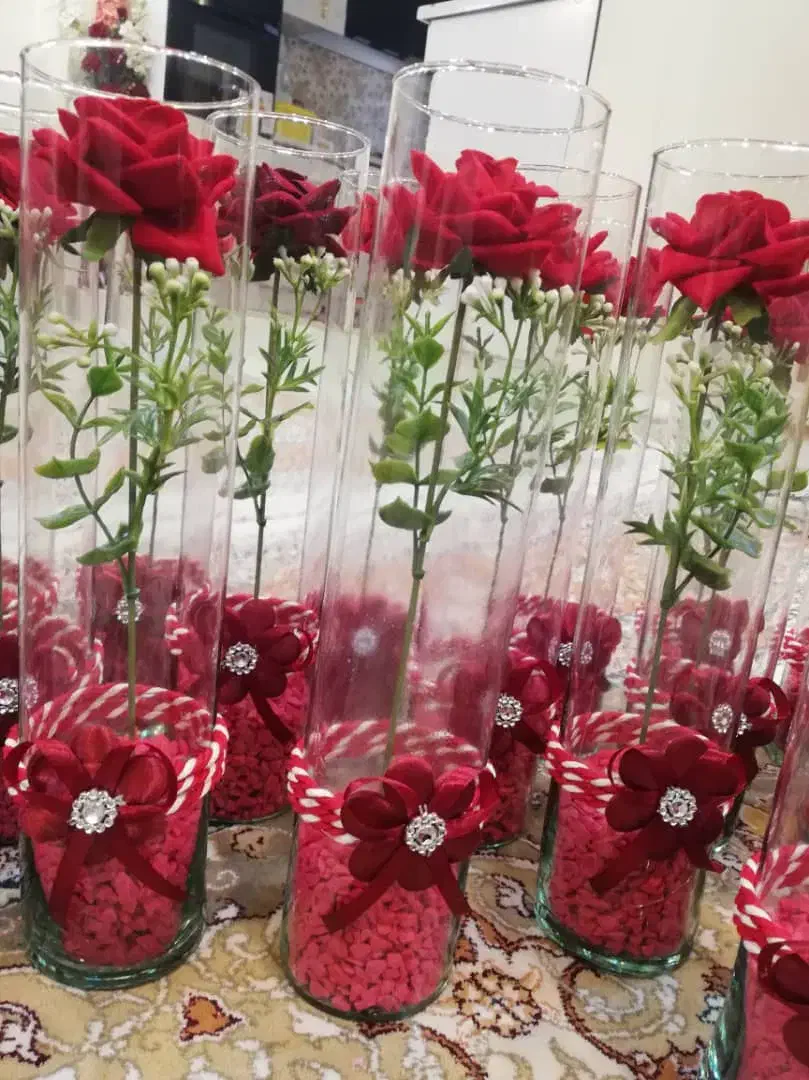 گل مصنوعی با گلدانهای شیشه ای استوانه ای|گل مصنوعی|تهران, یافت آباد جنوبی|دیوار