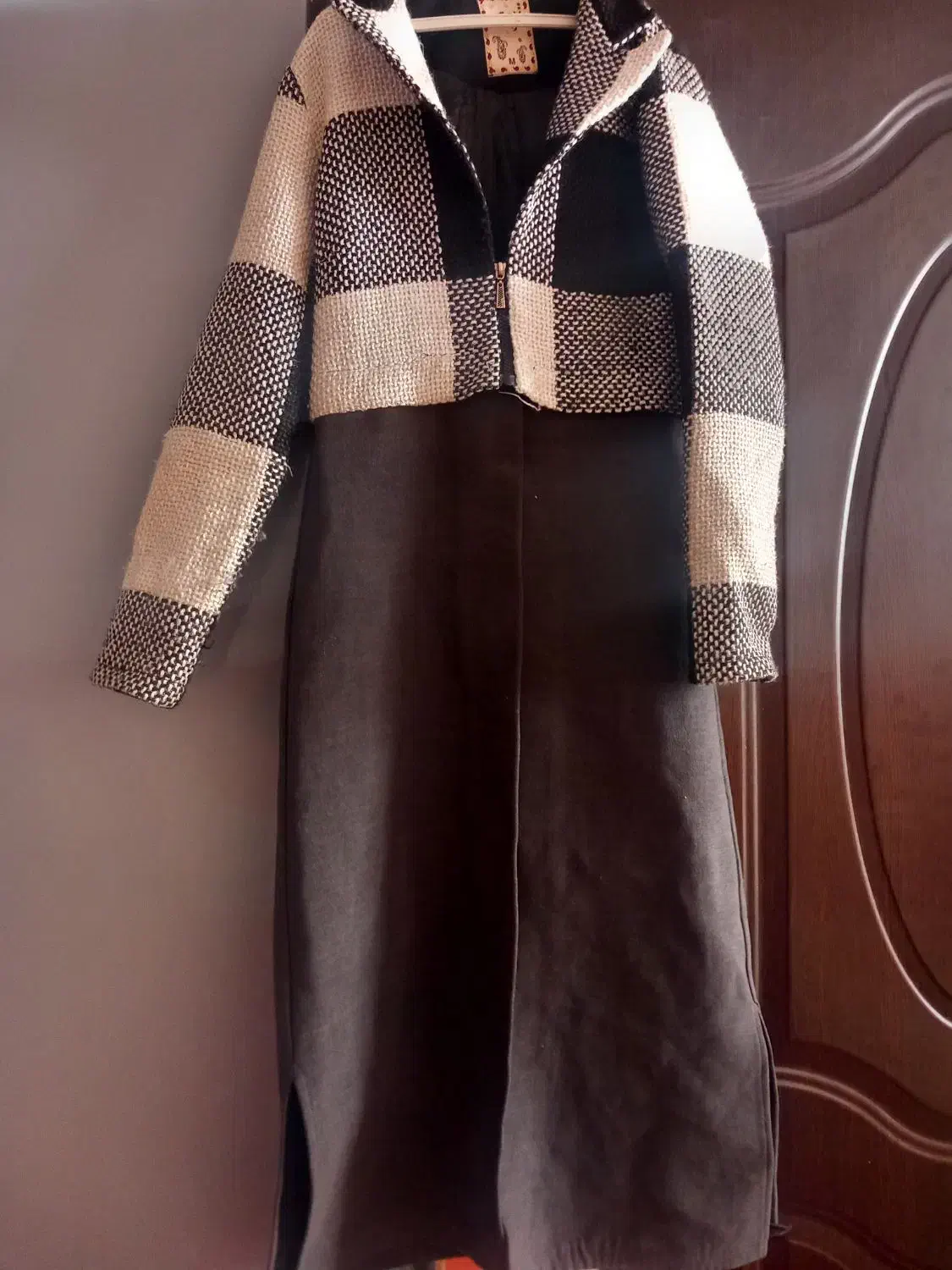 پیرهن|لباس|چگنی, |دیوار