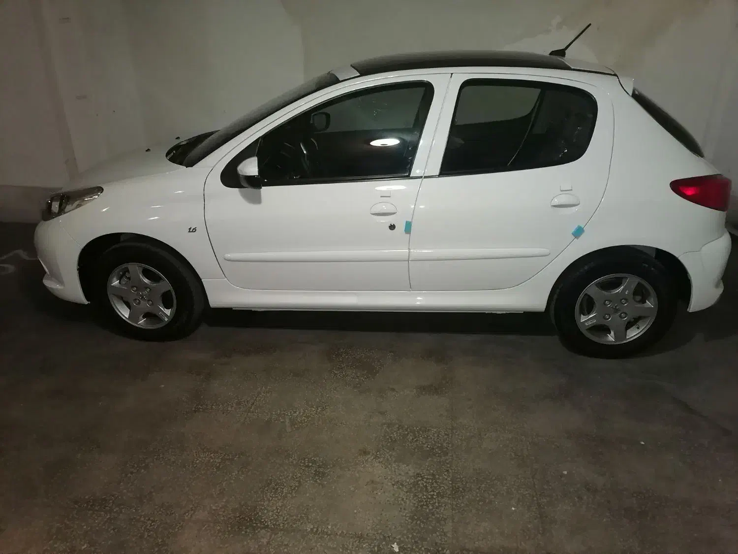 باسلام فروش 207 پانا فول سقف شیشه ای رینگ کم کار|خودرو سواری و وانت|شیراز, احمدآباد|دیوار