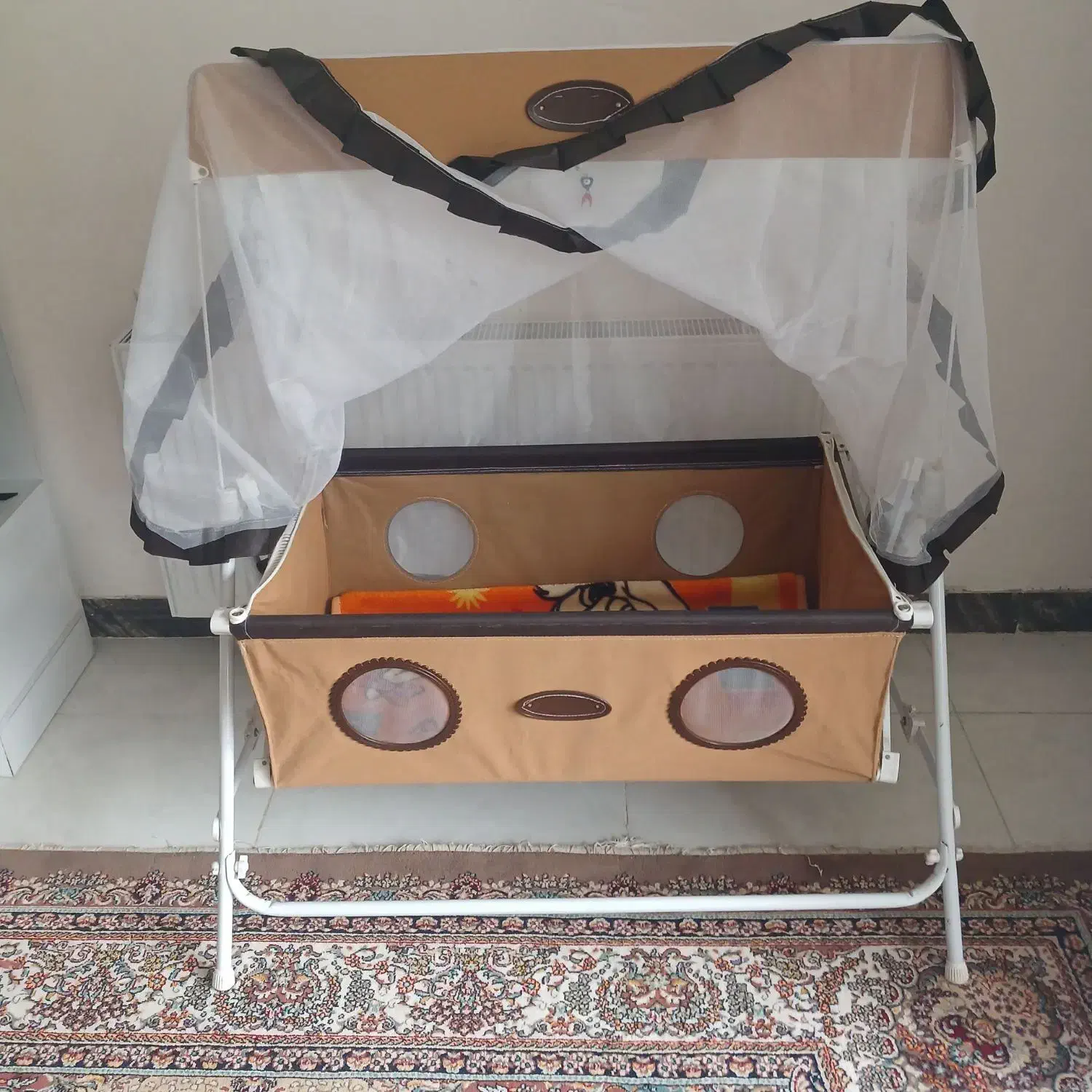 گهواره تاشو.|تخت و سرویس خواب|رامسر, |دیوار