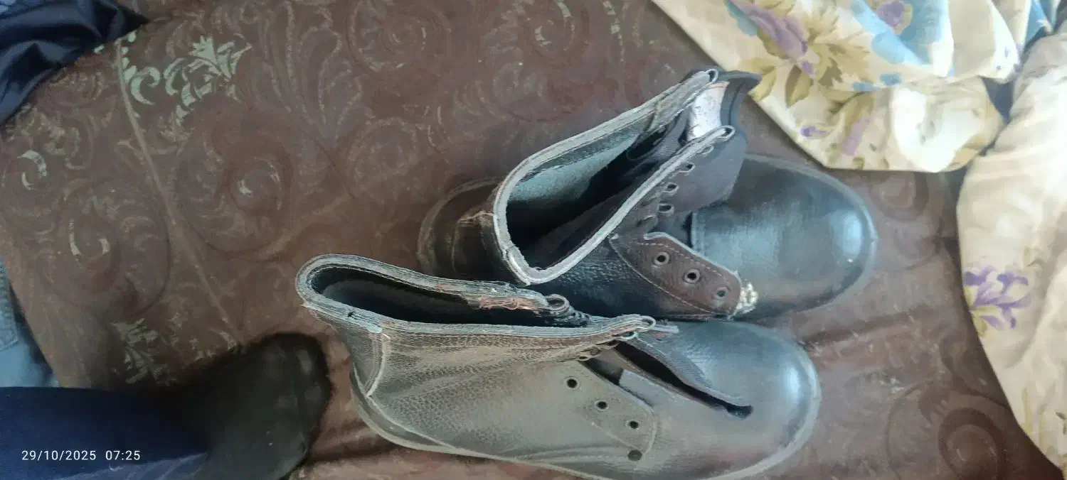 کفش سربازی|کیف، کفش، کمربند|زرند, |دیوار