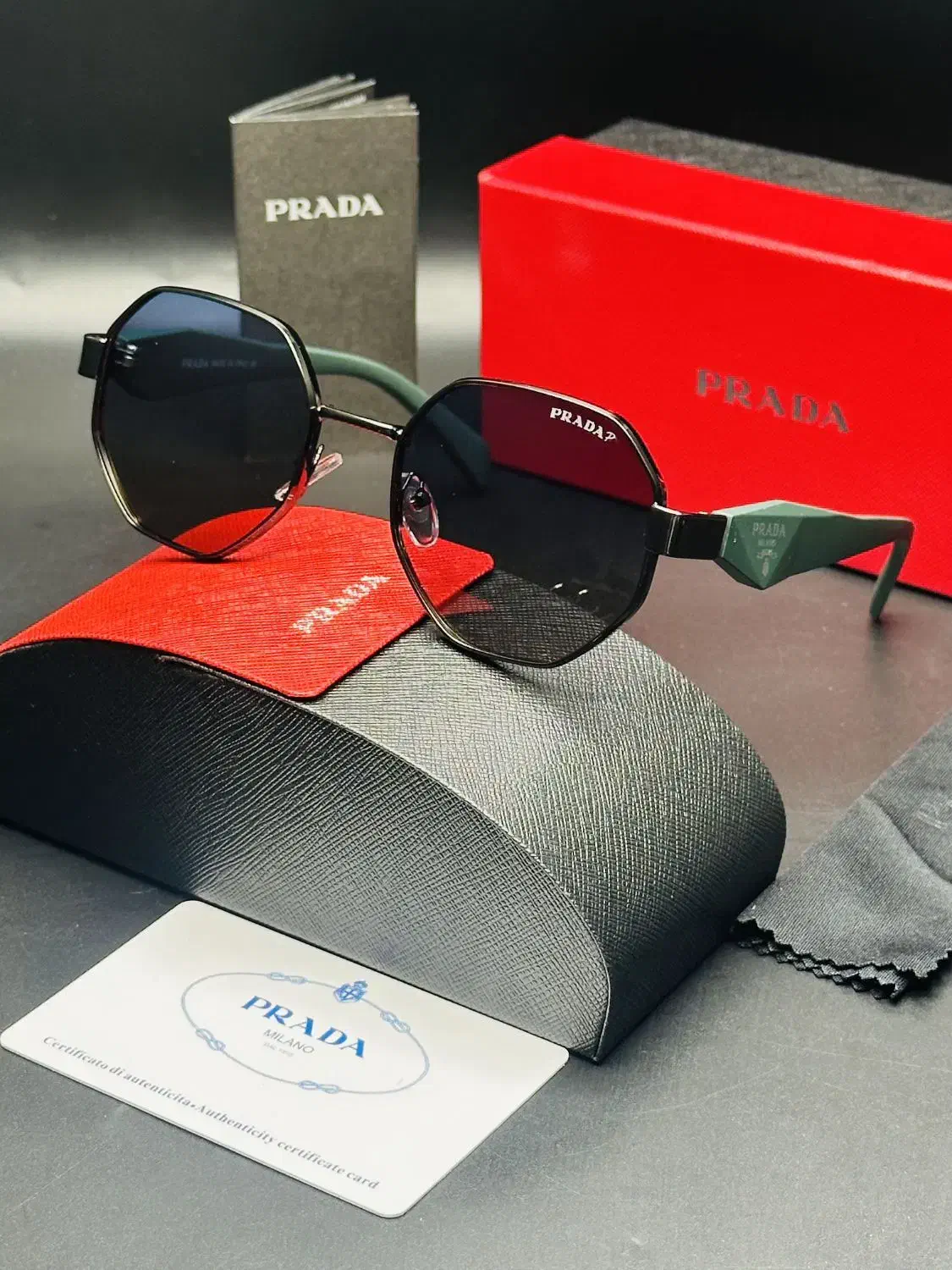 عینک آفتابی پرادا|بدلیجات|مشهد, چهارچشمه|دیوار