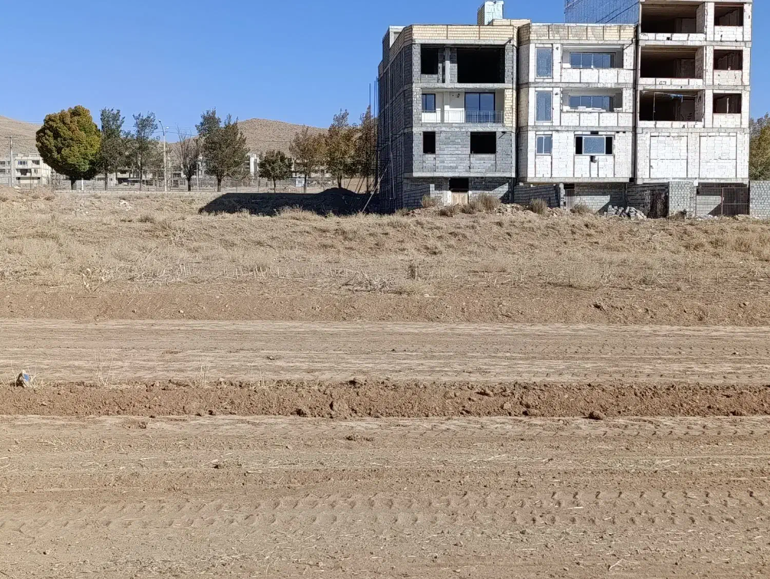 فروش یک پلاک زمین با کاربری مسکونی|فروش زمین و ملک کلنگی|بوئین و میاندشت, |دیوار