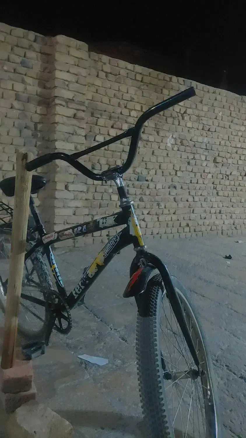 دوچرخه|دوچرخه، اسکیت، اسکوتر|خاش, |دیوار