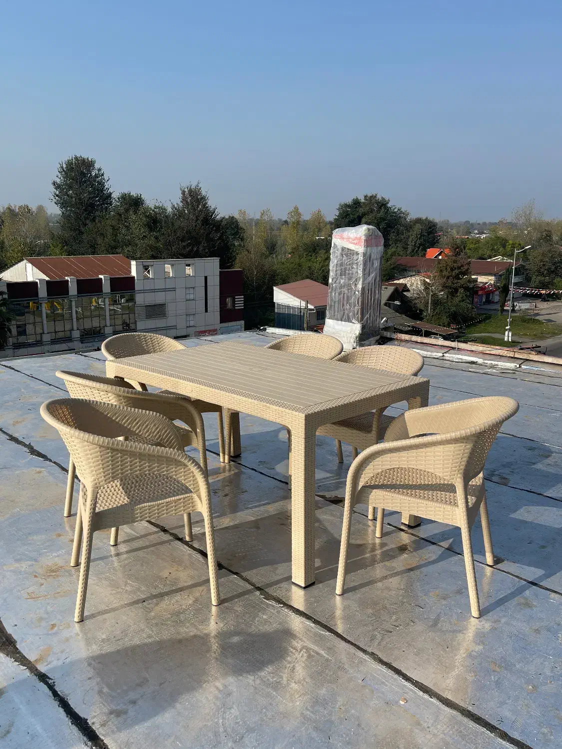 صندلی پلاستیکی ناصر|میز و صندلی غذاخوری|رشت, پیرسرا|دیوار