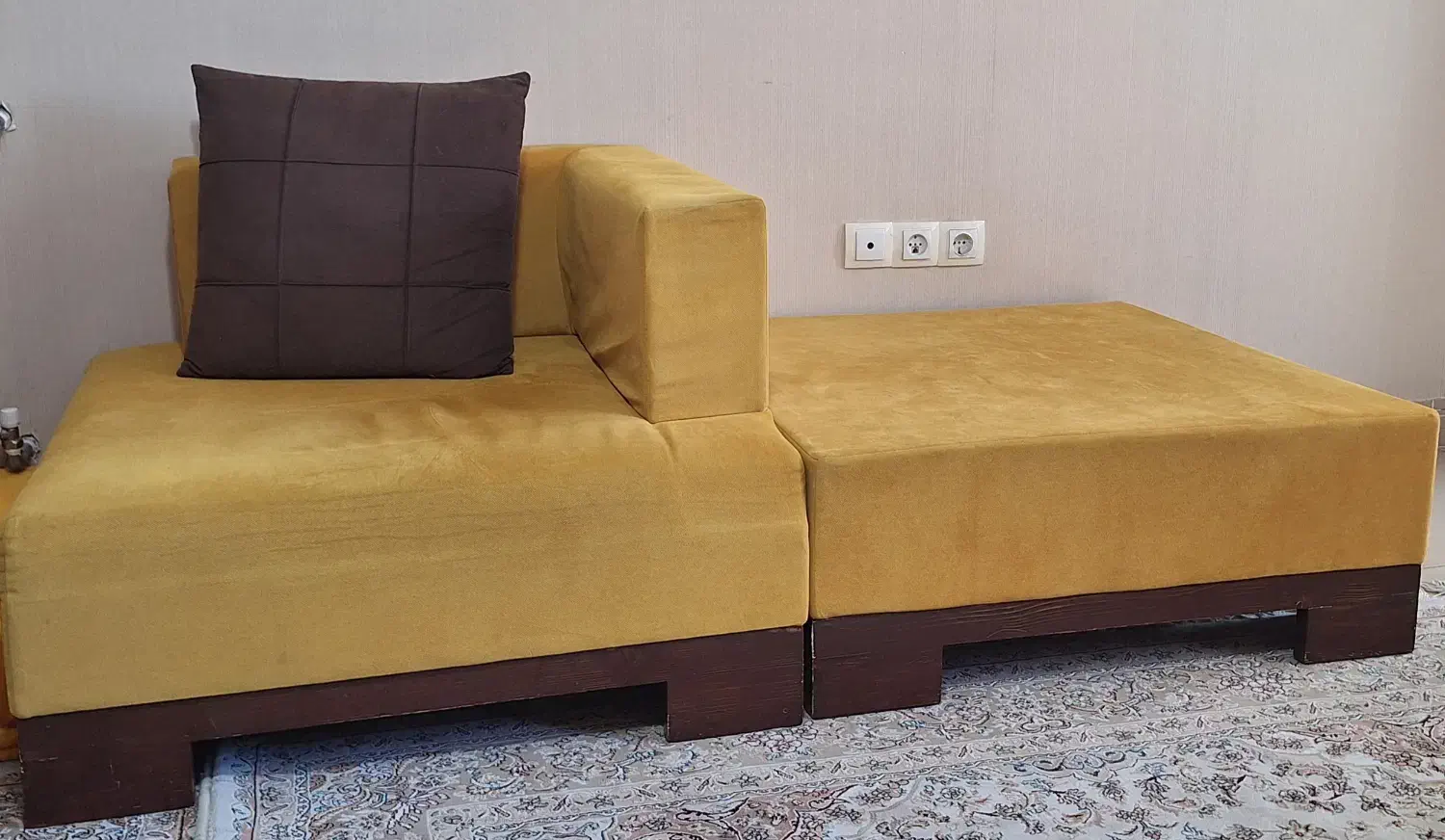 فروش مبل ۷ نفره به همراه میز وسط|مبلمان خانگی و میز عسلی|شیراز, قصرالدشت|دیوار