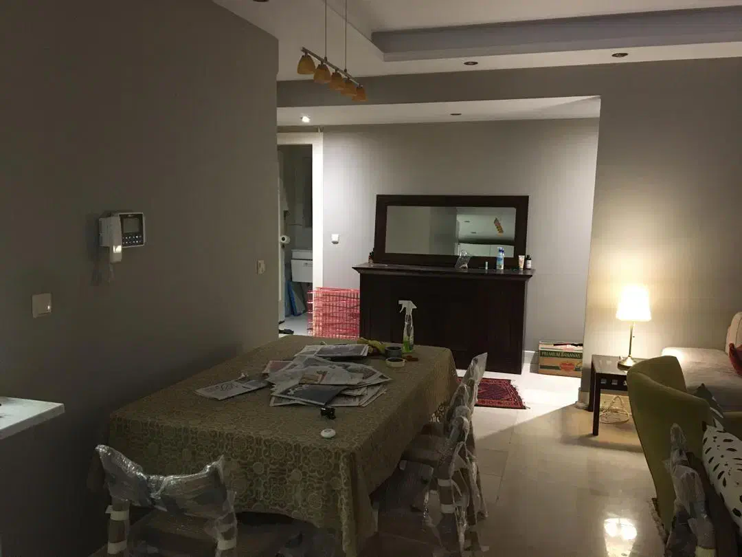 آپارتمان سه خوابه فول تخلیه املاک هستم