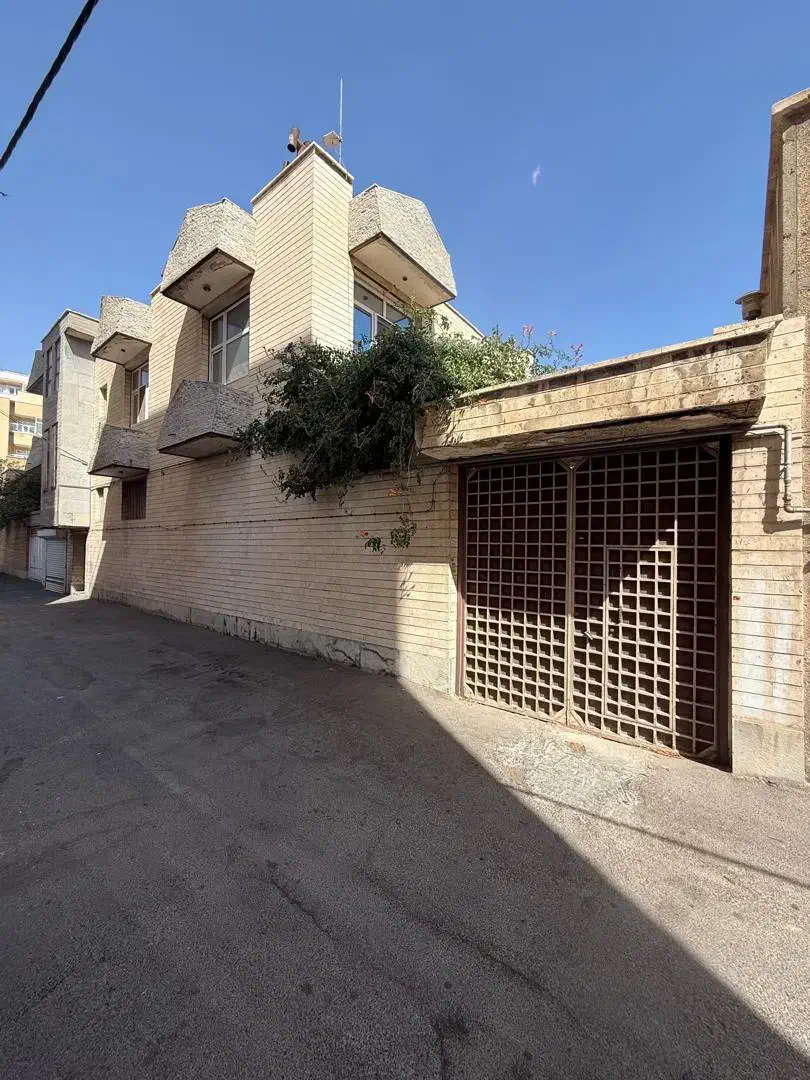 حیاط دو طبقه ۳۸۰متر،درکوی فیروز، چهاراه قطران|فروش خانه و ویلا|تبریز, |دیوار