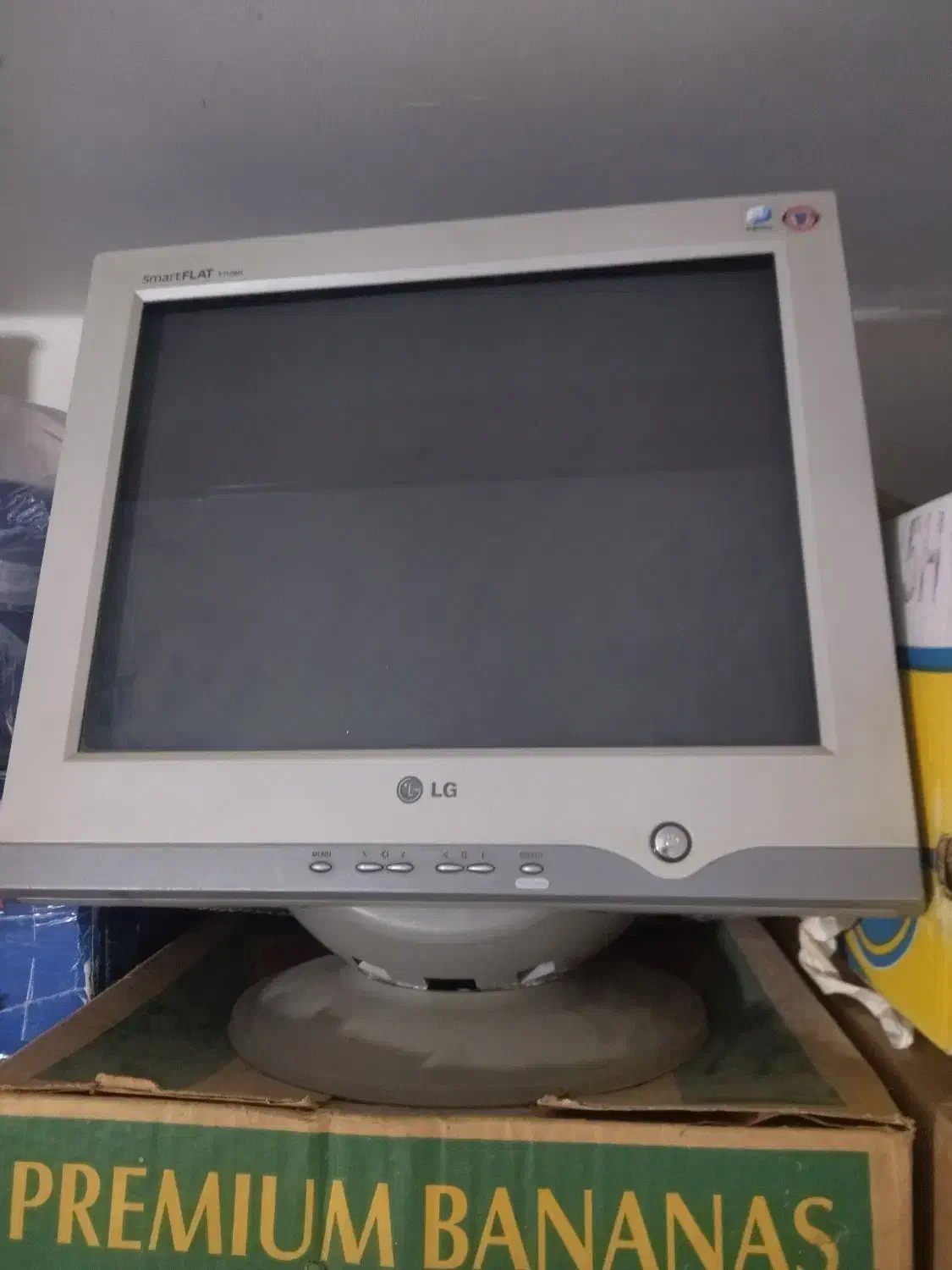 مانیتور سالم مدلش تو عکس دوم مشخصه|رایانه رومیزی|بروجرد, |دیوار