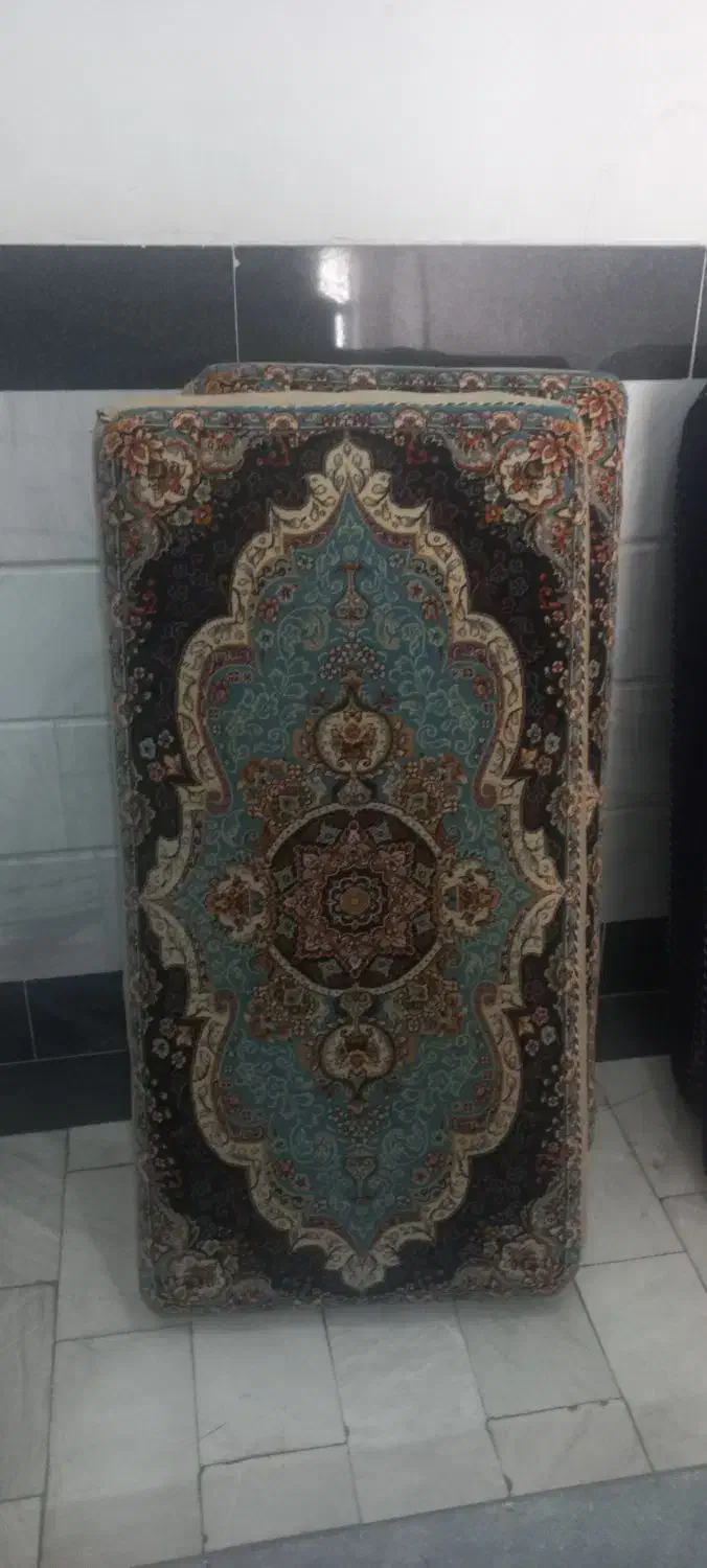 پشتی دو جفت|پشتی|قم, انسجام|دیوار