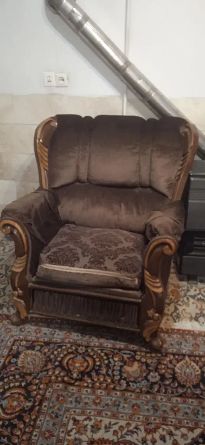 مبل ۶ نفره با چوب بسیار مقاوم|مبلمان خانگی و میز عسلی|مشهد, عامل|دیوار