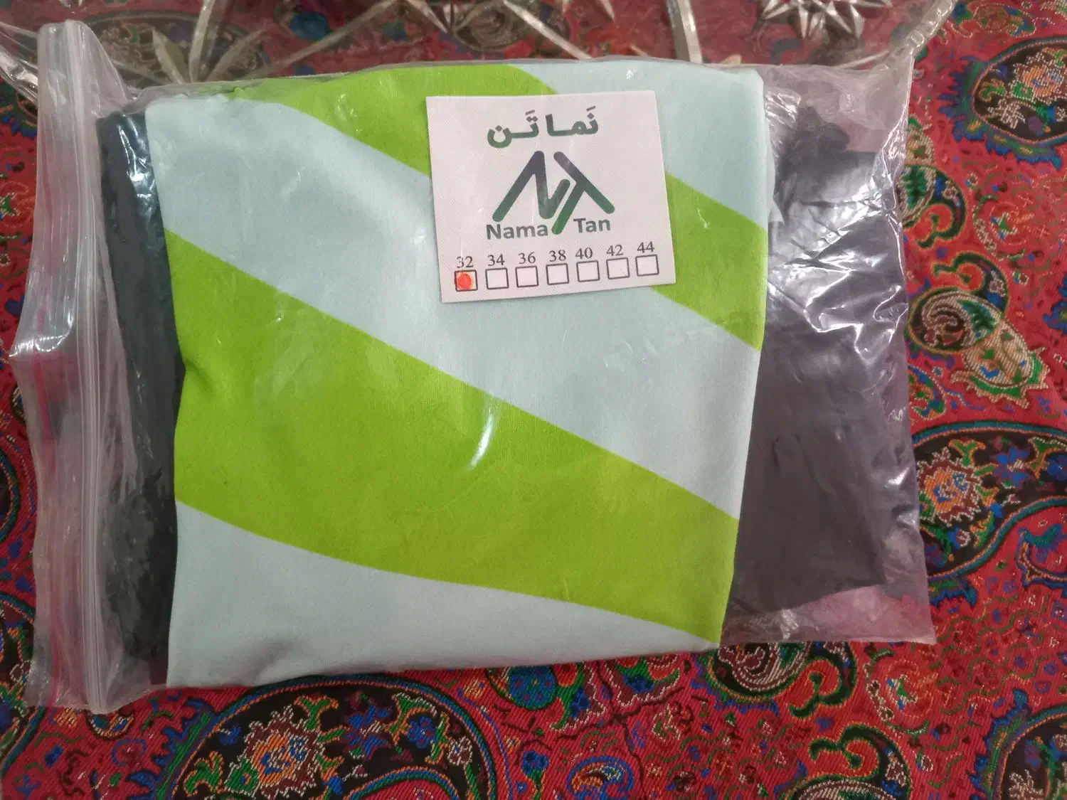 لباس ژیمناستیک|لباس|حمیدیا, |دیوار