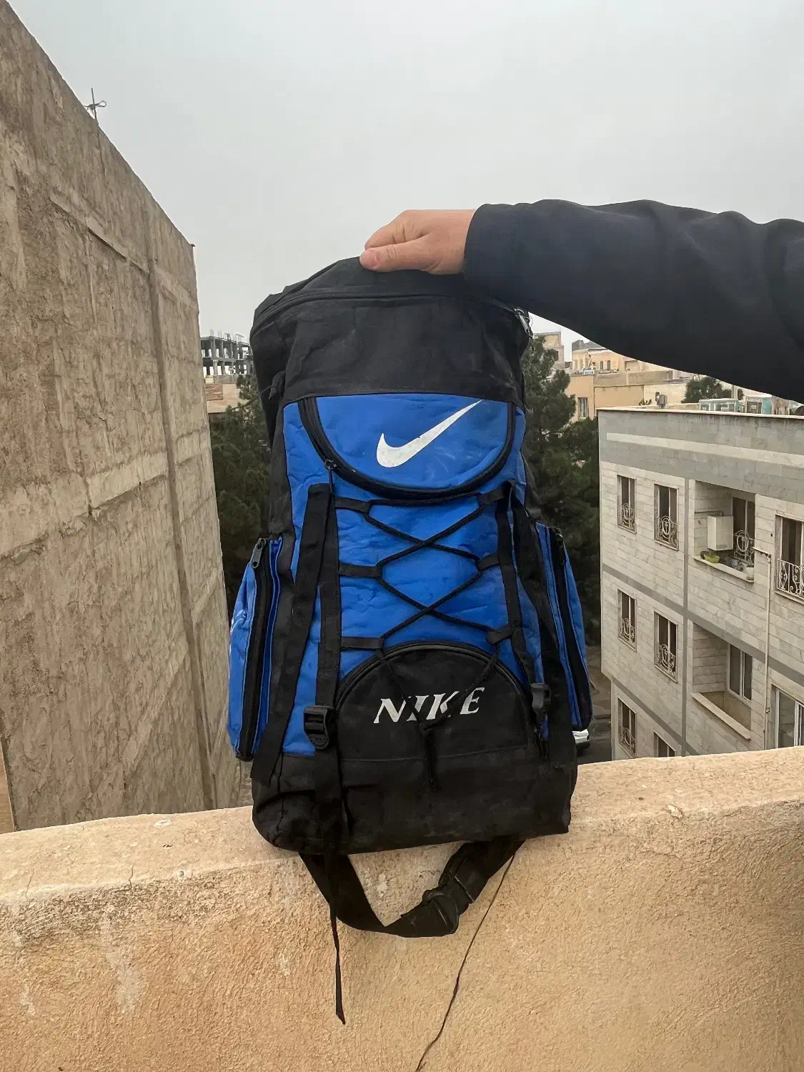 دو عدد کوله پشتی|کیف، کفش، کمربند|اندیشه, اندیشه فاز ۱|دیوار