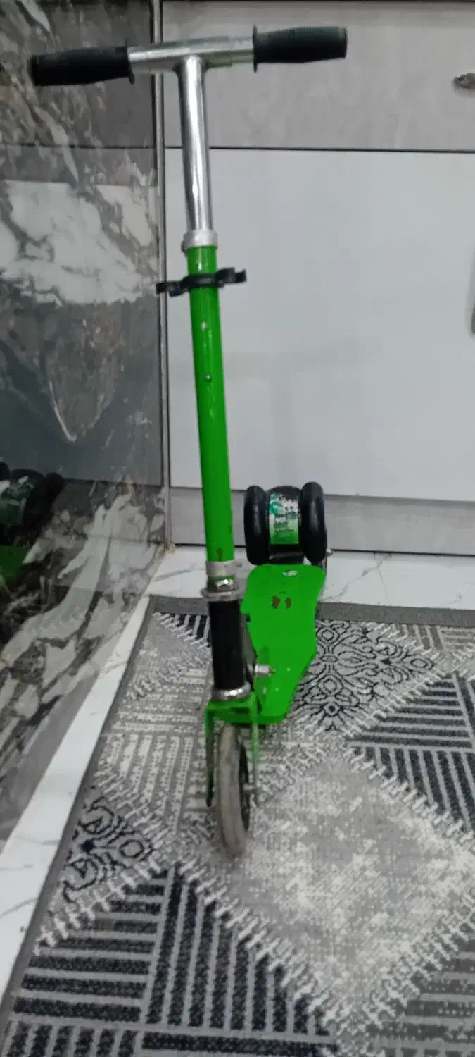 اسکوتر|دوچرخه، اسکیت، اسکوتر|صومعهسرا, |دیوار