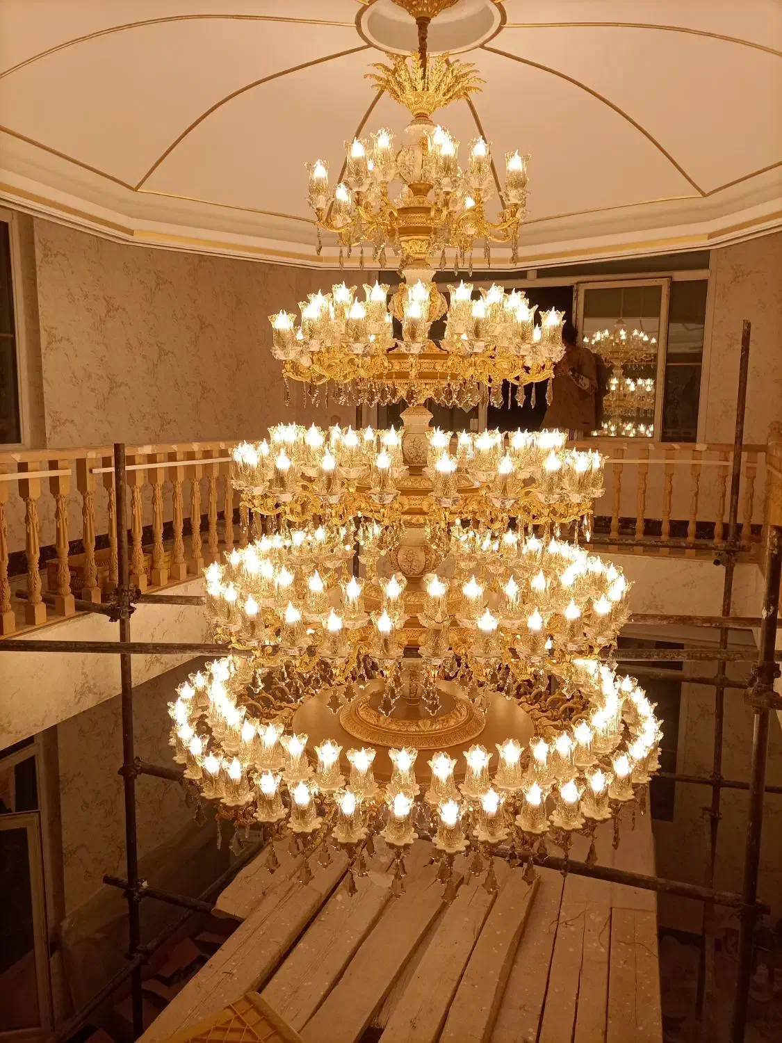 نصاب لوستر و نصب بروی سقفهای کاذب بدون زنجیروقلاب|خدمات پیشه و مهارت|کرج, گلشهر|دیوار