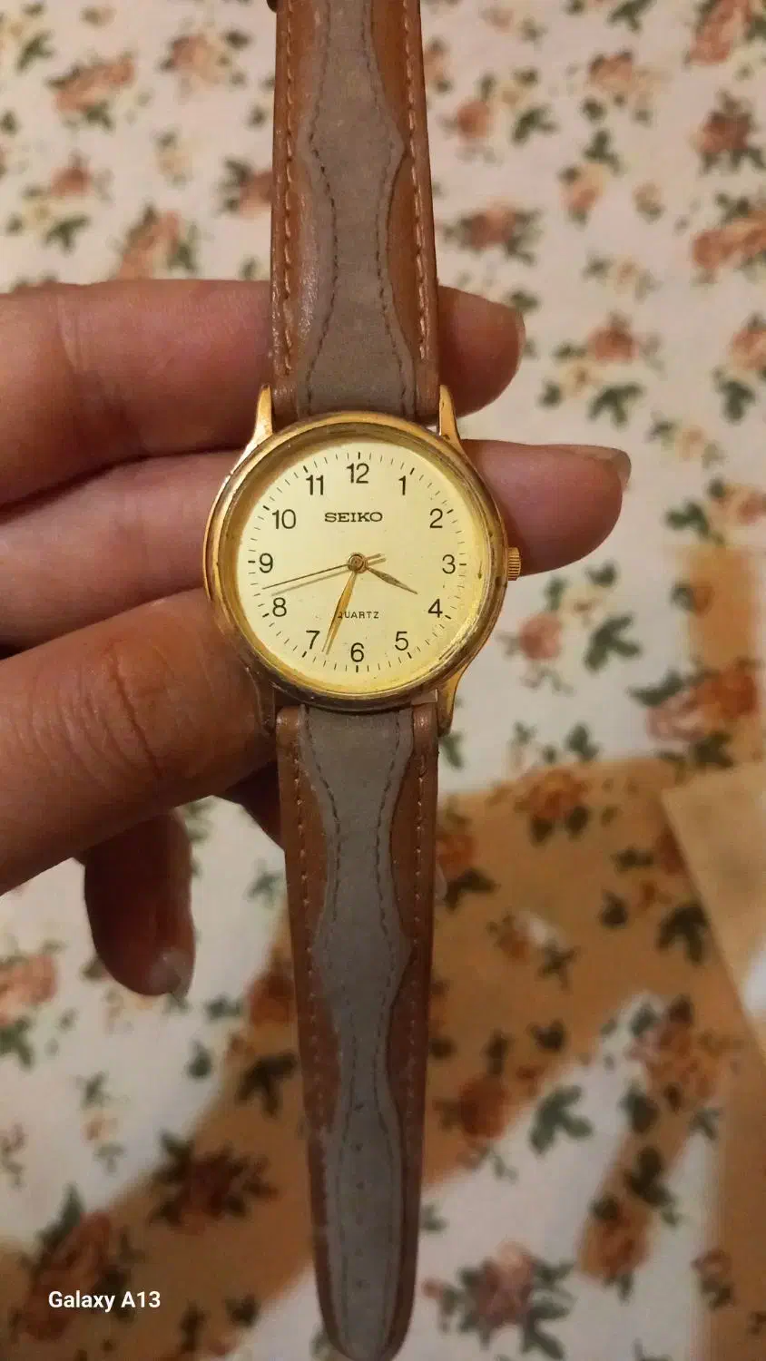 ساعت مچی|ساعت|رشت, نخودچر|دیوار