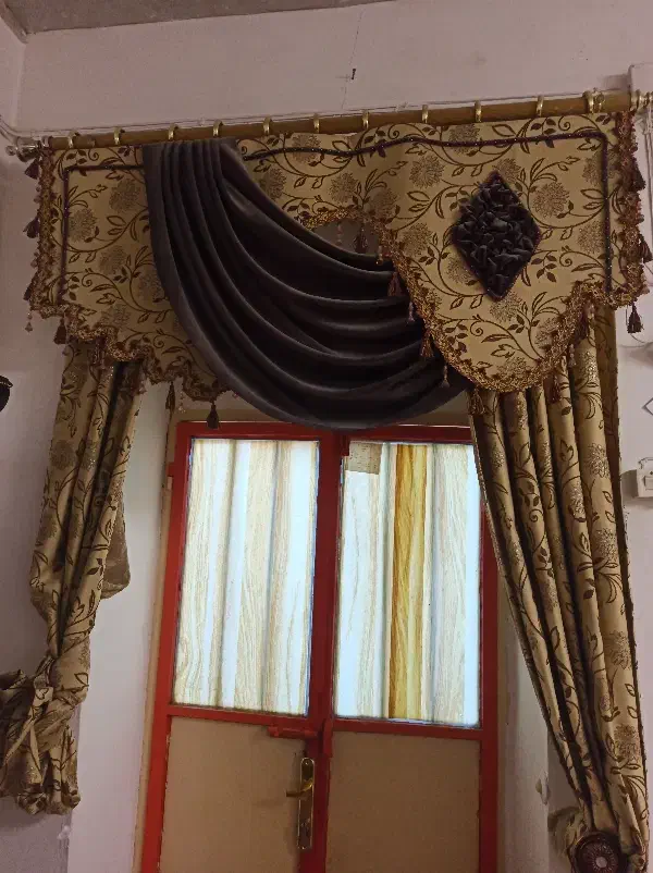 پرده|پرده، رانر، رومیزی|صحرای باغ, |دیوار