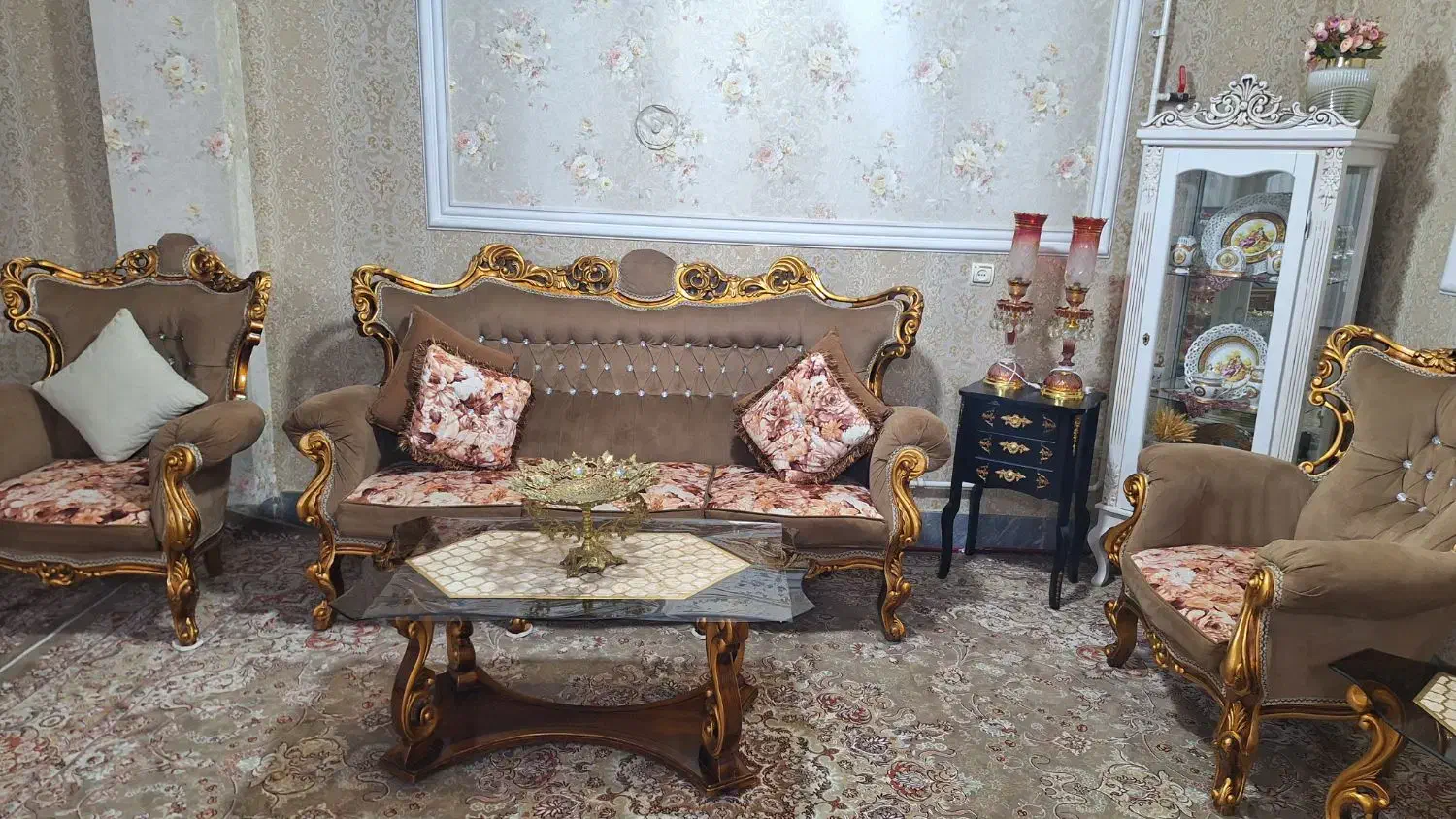 مبل کلاسیک با چوب راش|مبلمان خانگی و میز عسلی|گیان, |دیوار