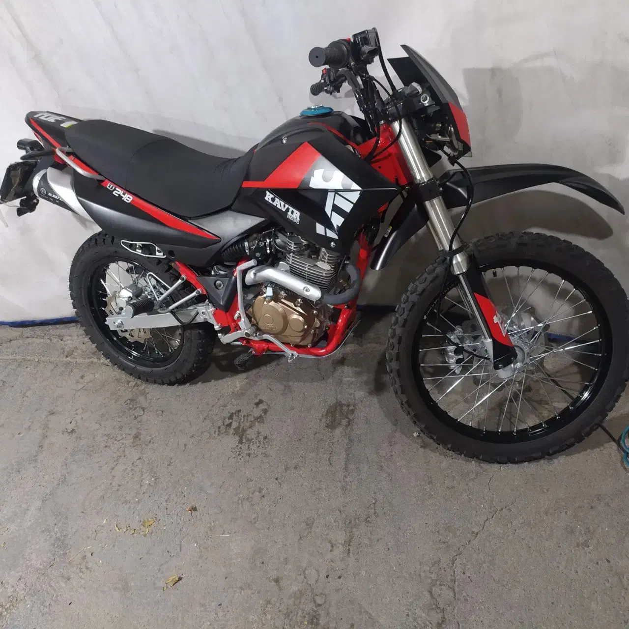 کویرتی دو|موتورسیکلت|اسکو, |دیوار