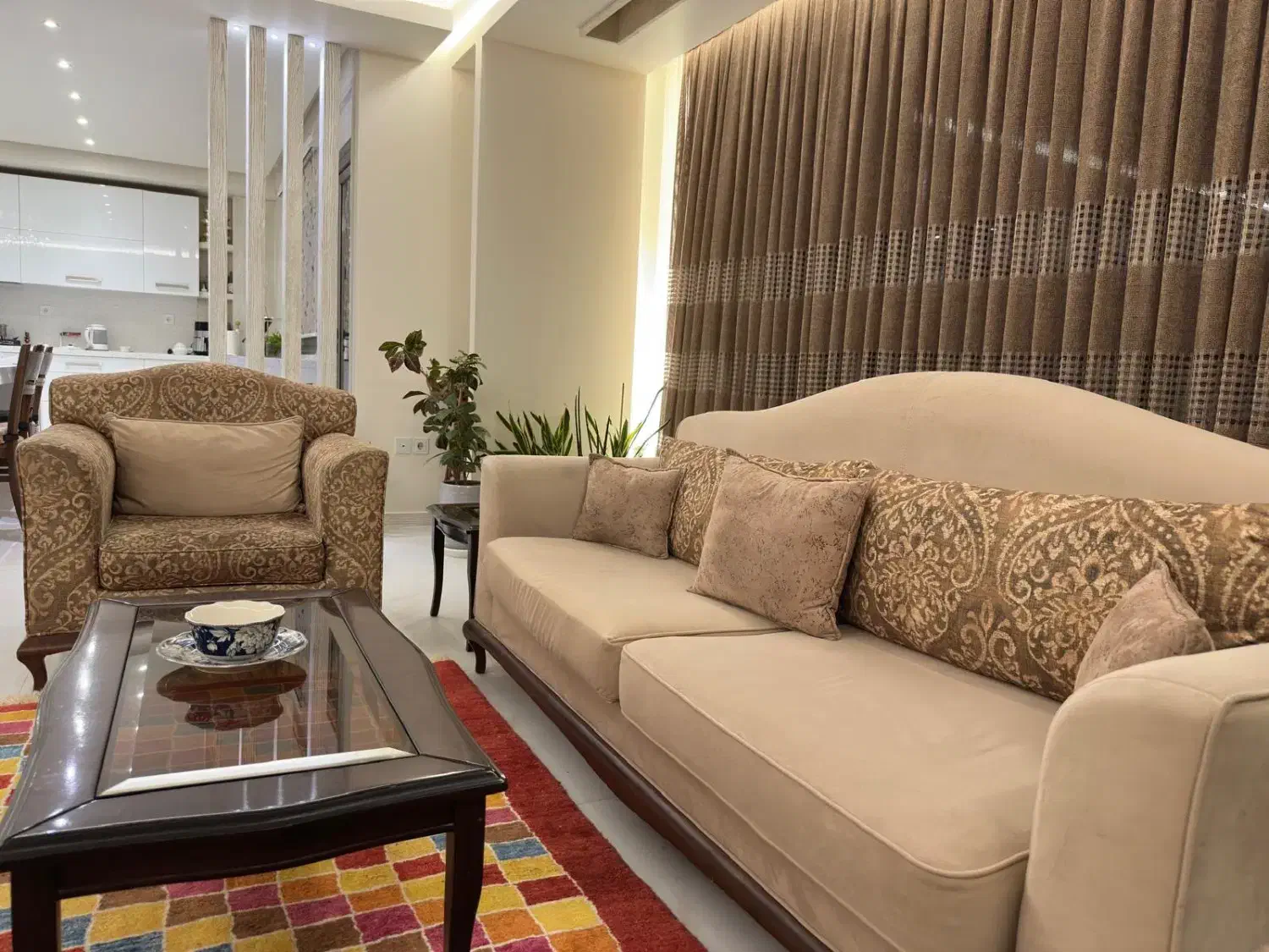 مبلمان راحتی پنج نفره|مبلمان خانگی و میز عسلی|اصفهان, جلفا|دیوار