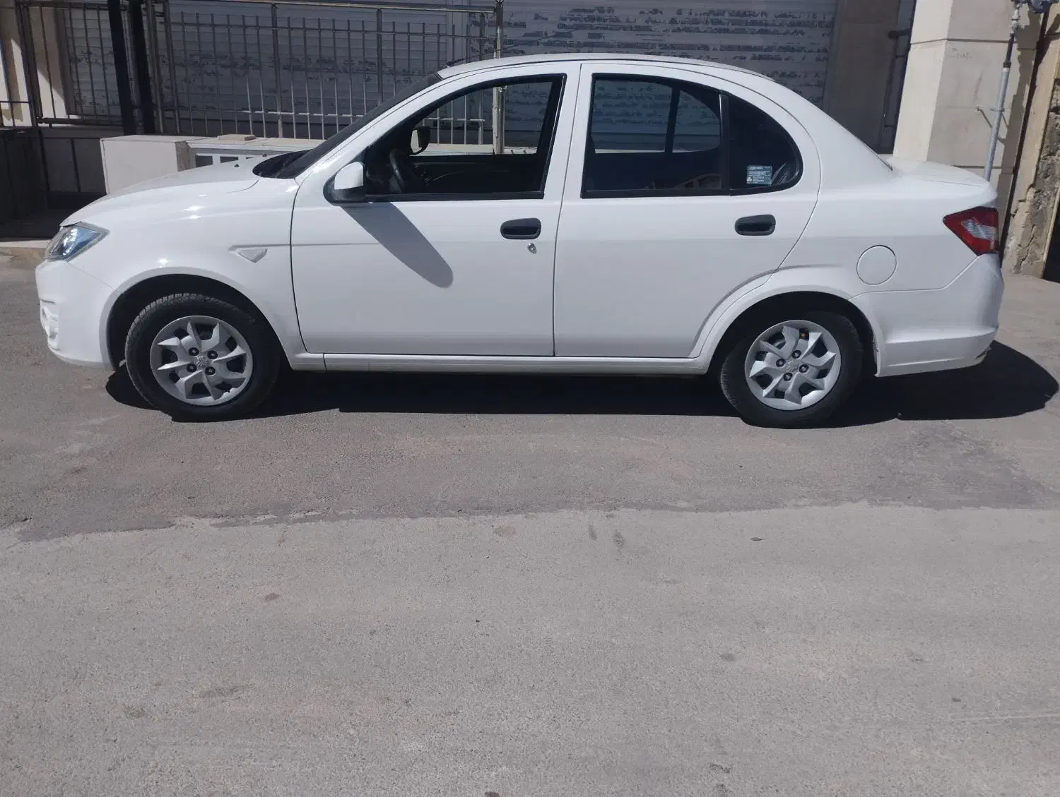 ساینا 1401|خودرو سواری و وانت|شیراز, درکی|دیوار