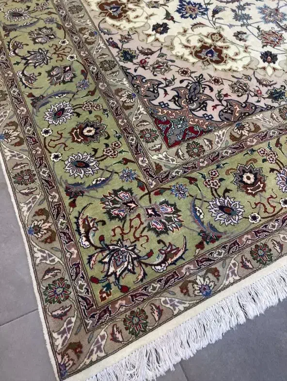 فرش دستباف (بساک)۹ متری تک تبریز ۵۰ رج اعلا|فرش|مشکین‌دشت, |دیوار