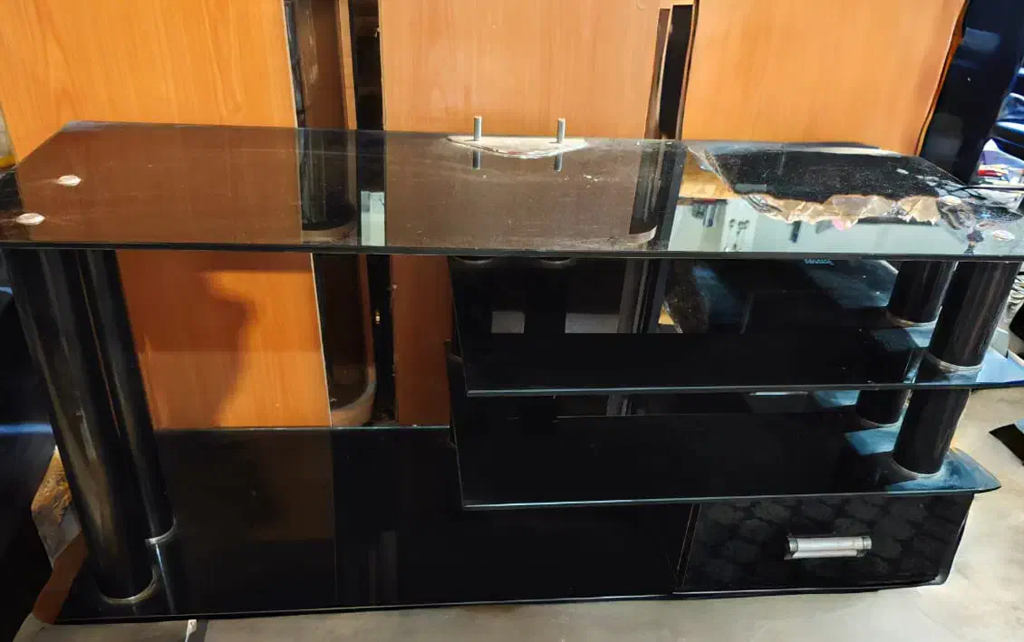 زیرتلویزیونی|میز تلویزیون|بندر انزلی, نیمه شعبان|دیوار