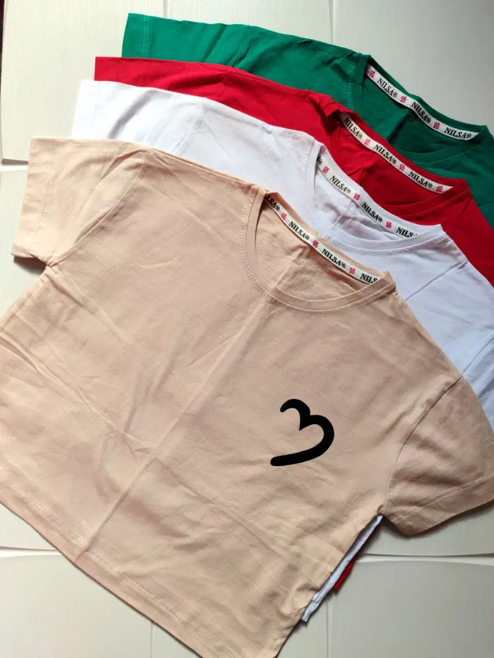 کراپ و تاپ و تیشرت|لباس|کاشان, عربها|دیوار