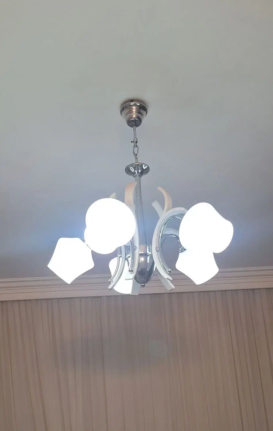 لوستر پنج شاخه درحد نو|لوستر و چراغ آویز|مشهد, حجاب (شهرک غرب)|دیوار