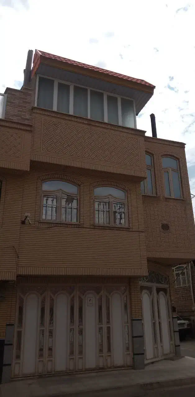 منزل ویلایی ۱۳۰ متری شیک و تمیز|فروش خانه و ویلا|قم, شهرک مهدیه (مدرس)|دیوار