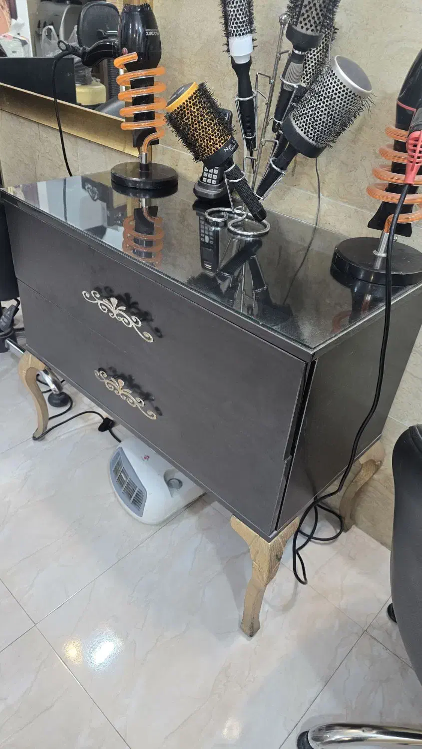 دو عدد میز  چوبی کشو داره کاملا سالم|جاکفشی، کمد، دراور|تهران, باغ فیض|دیوار