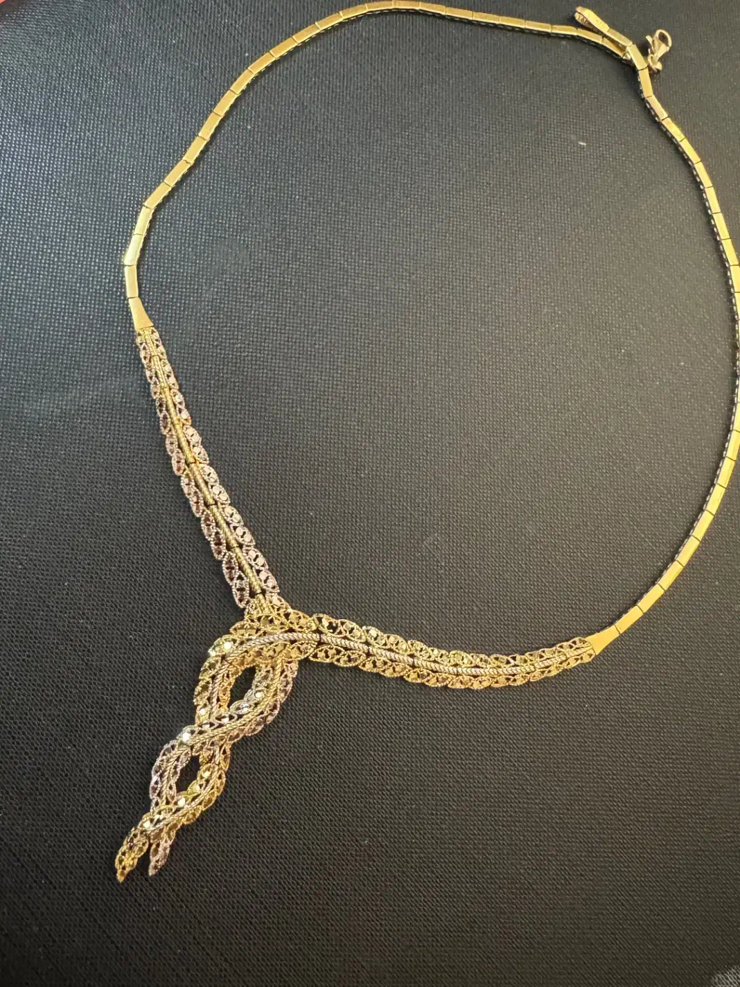 طلا|جواهرات|تربت‌حیدریه, باغ ملی|دیوار