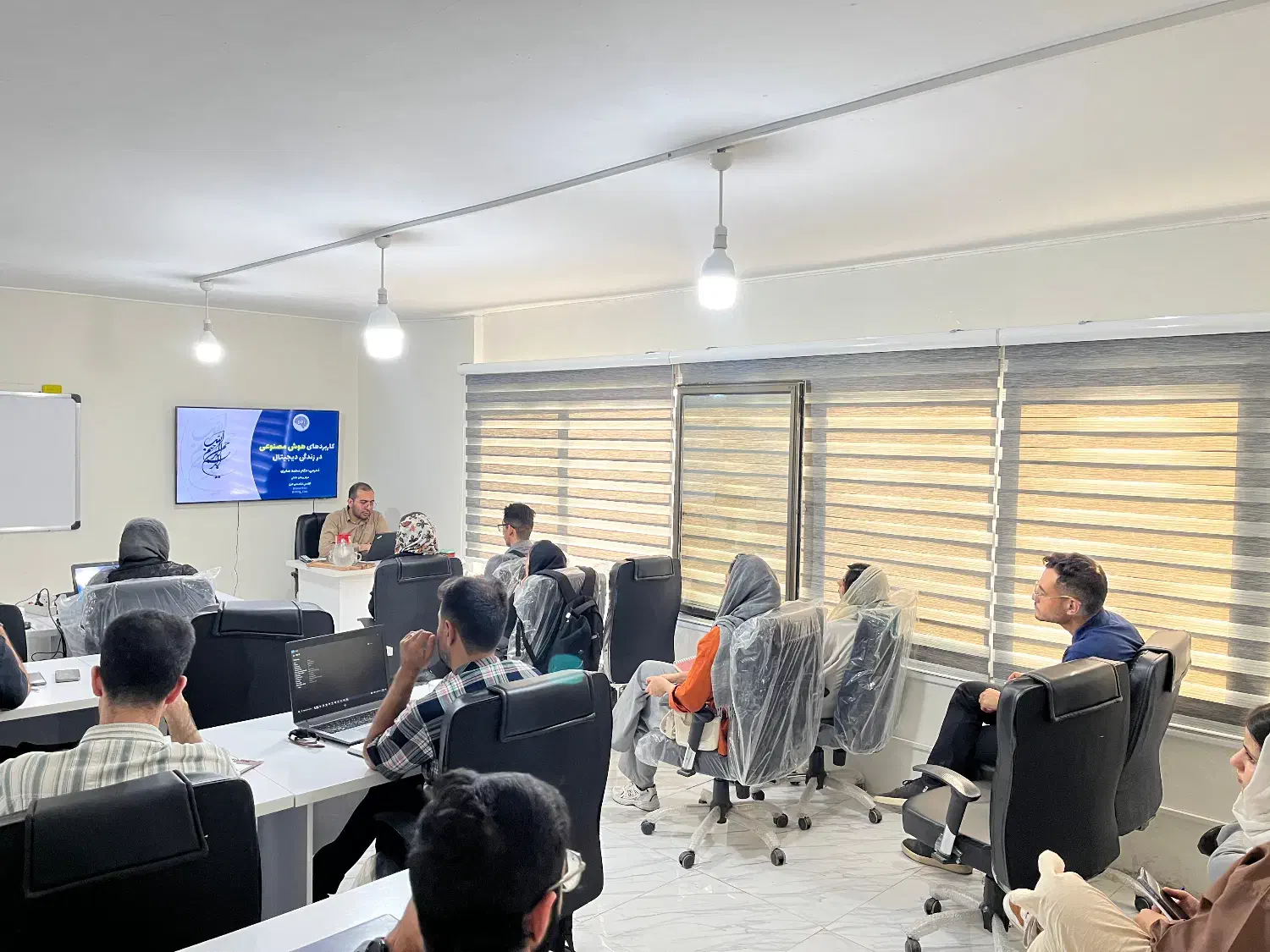 محتواباهوش مصنوعی شاهینشهر+همکاری با تیم حرفهای|استخدام رایانه و فناوری اطلاعات|شاهینشهر, بوستان حافظ|دیوار