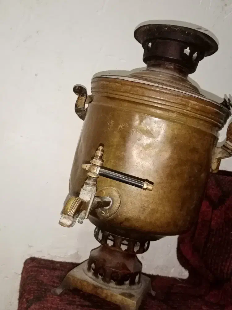 سماورذغالی قدیمی|کلکسیون اشیاء عتیقه|گناباد, |دیوار