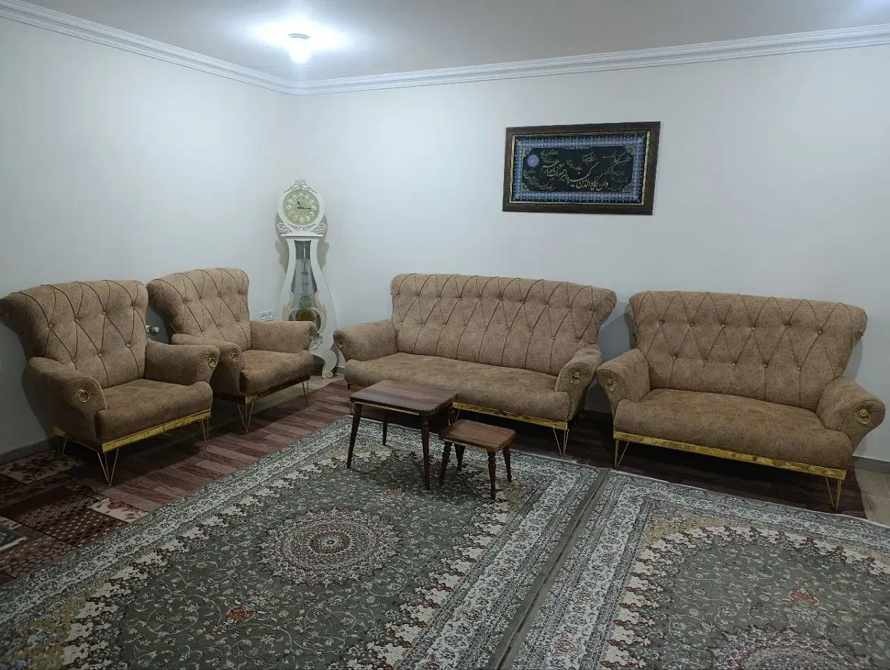 فروش یک دست مبل ۷ نفره.بوفه.آینه.ساعت ایستاده|مبلمان خانگی و میز عسلی|سقز, |دیوار