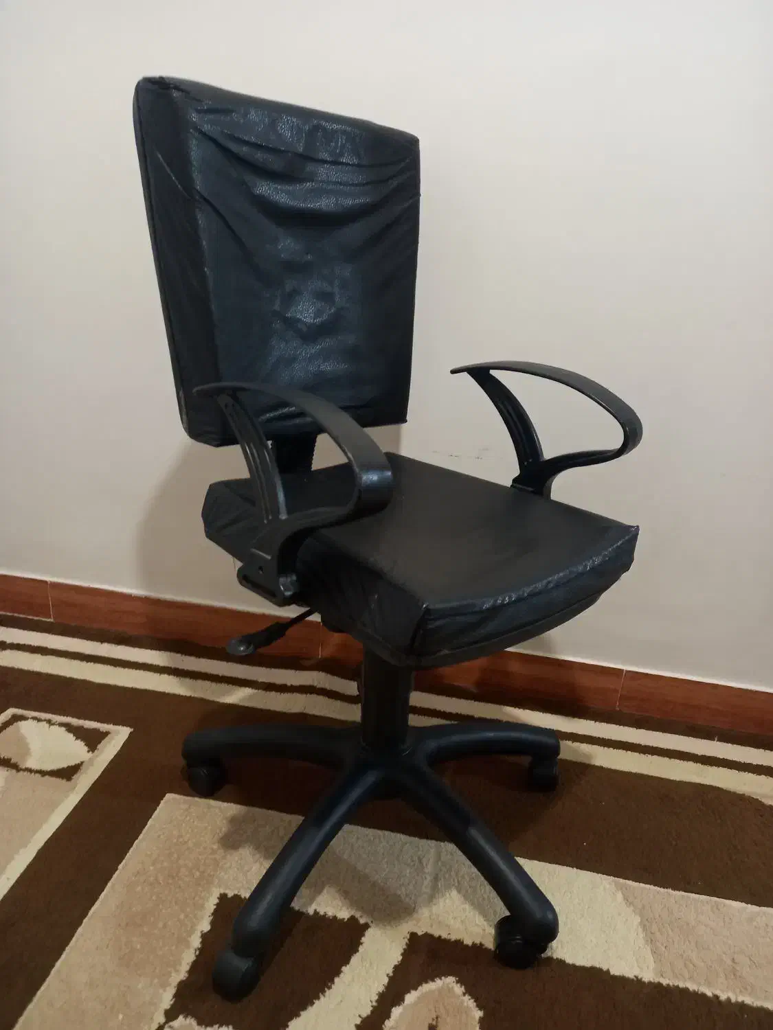 صندلی چرخدار|مبلمان اداری|قرچک, شهرک طلائیه|دیوار