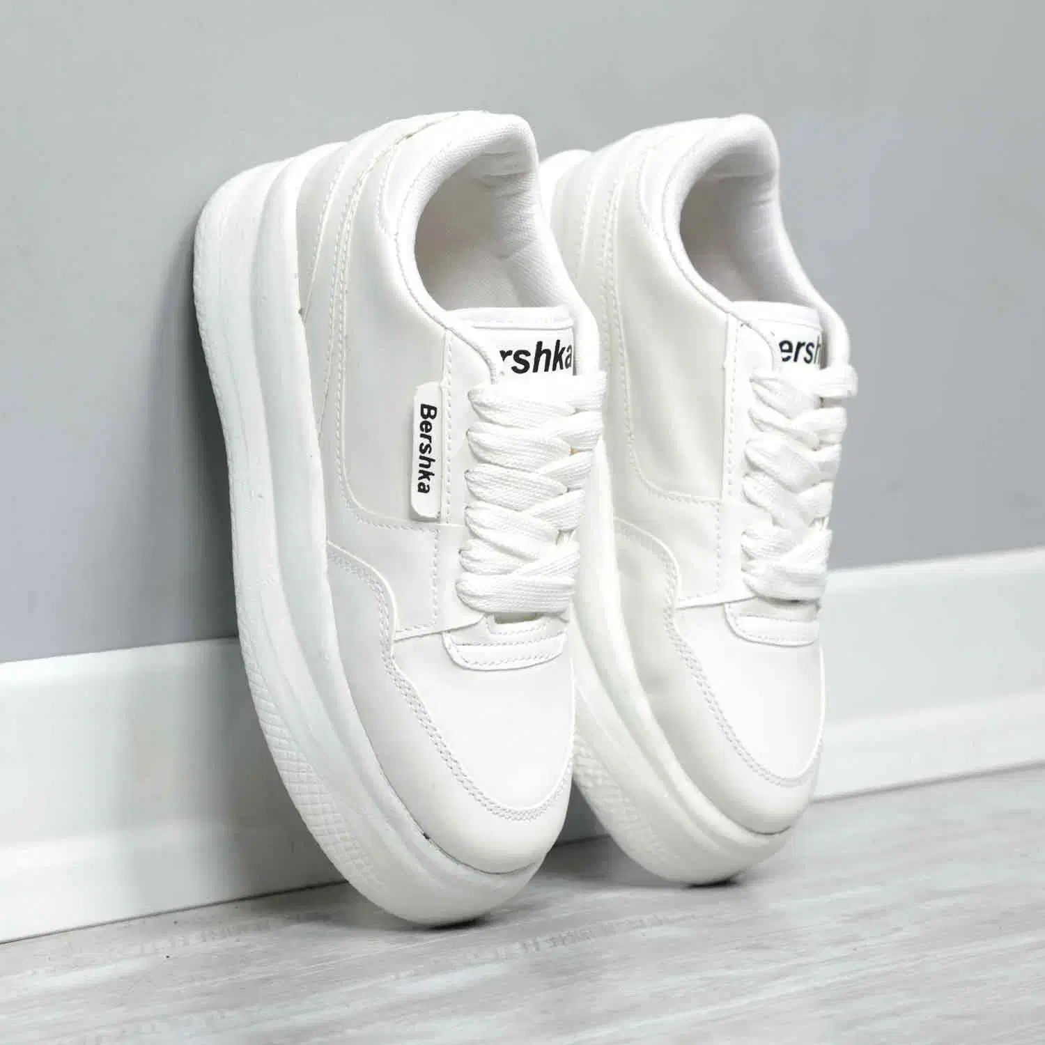 کتونی ونس برشکا لژدار سفید،سفید مشکی ۴۰ تا ۴۴|کیف، کفش، کمربند|کرج, حصارک بالا|دیوار