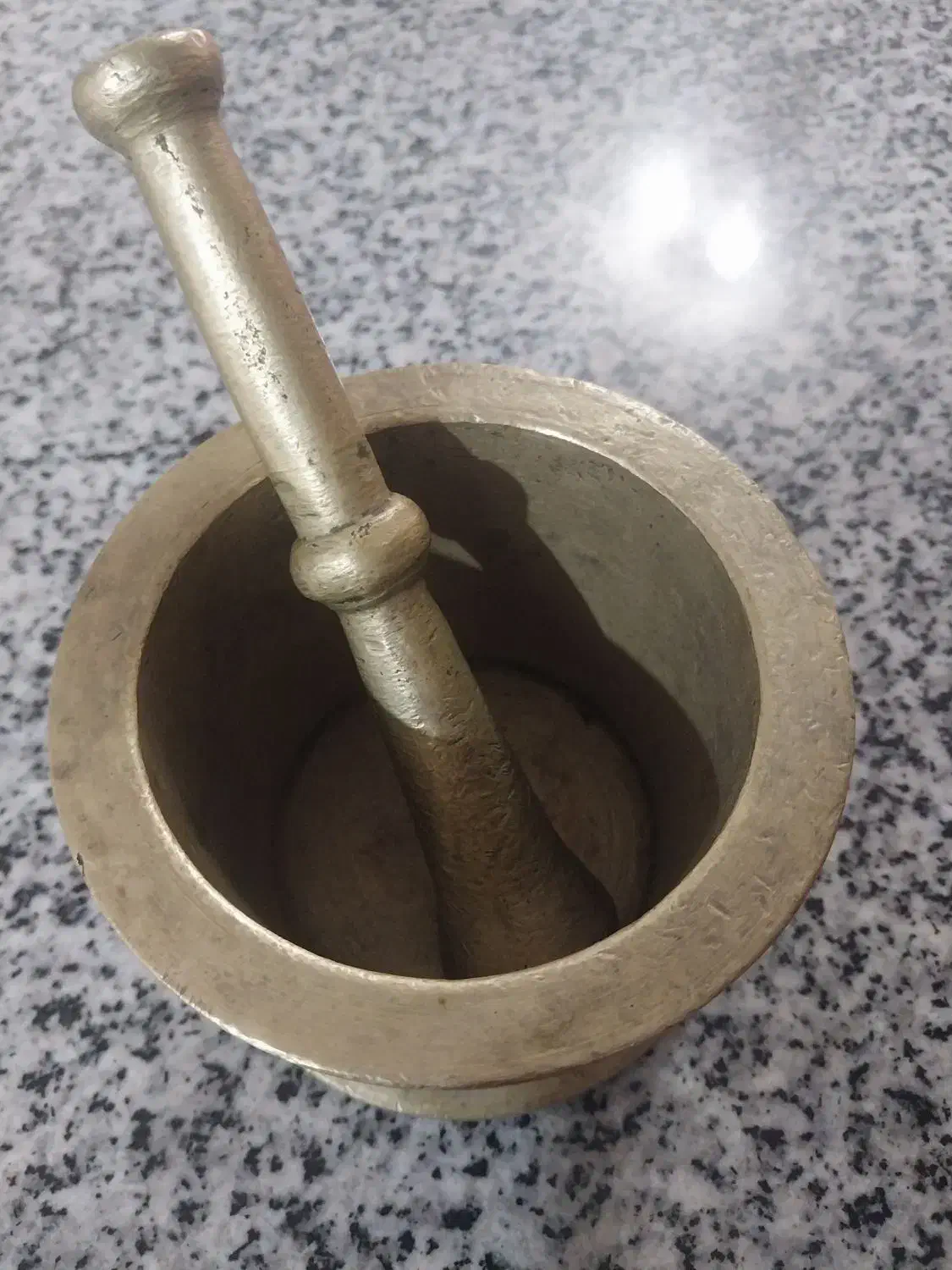 هاون قدیمی|کلکسیون اشیاء عتیقه|خمینیشهر, |دیوار