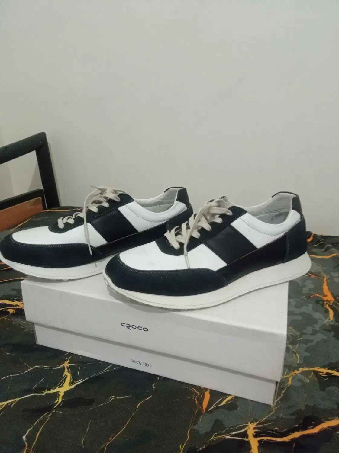 کفش کتانی چرم مردانه|کیف، کفش، کمربند|اصفهان, باغ زیار|دیوار