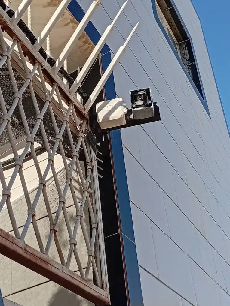 نصب دوربین مداربسته.دزدگیر وچشم.سیم کشی جک برقی|خدمات پیشه و مهارت|زابل, |دیوار