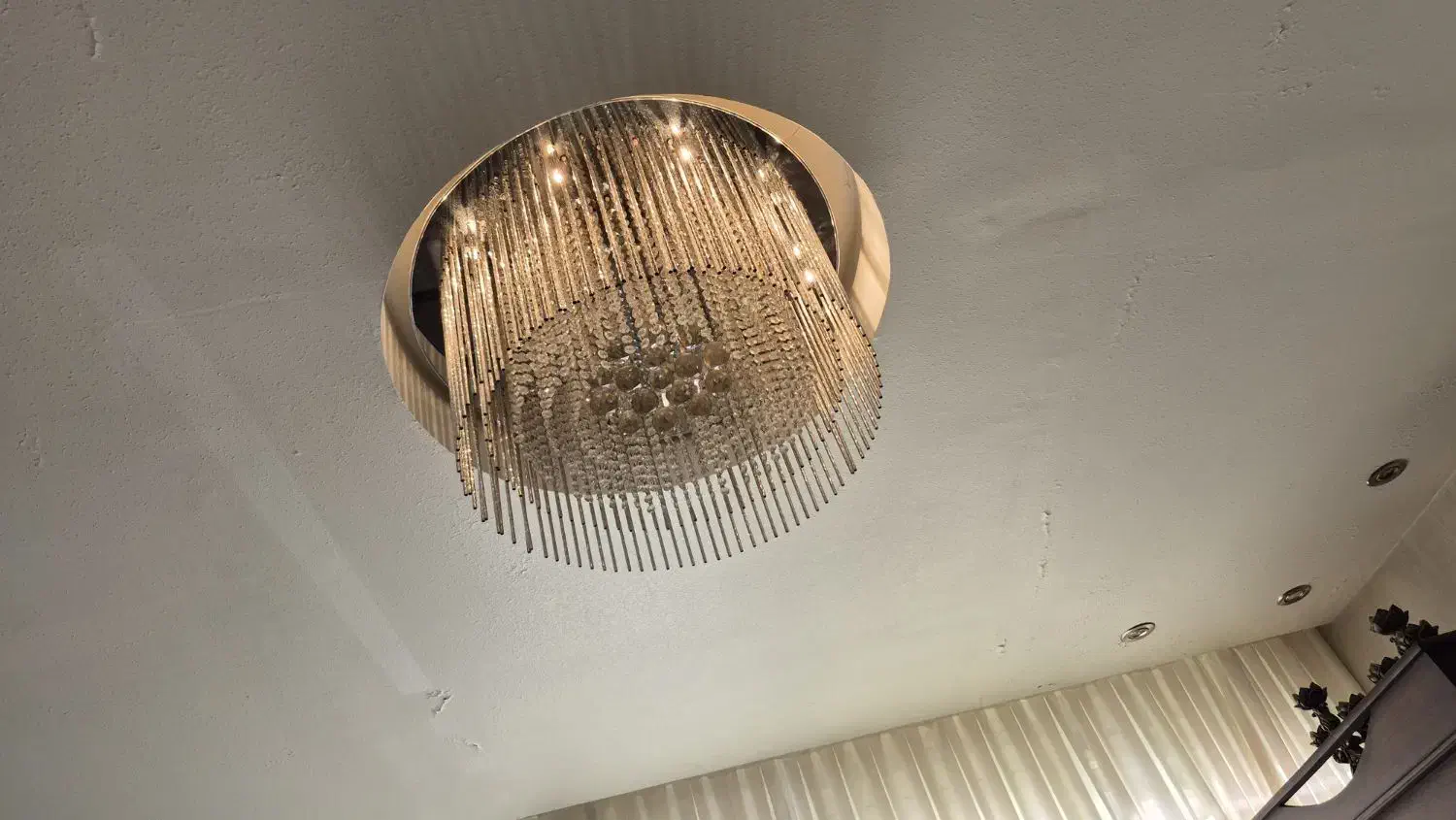 لوستر کنترل دار شیک و کاملا سالم|لوستر و چراغ آویز|اصفهان, خلجا|دیوار