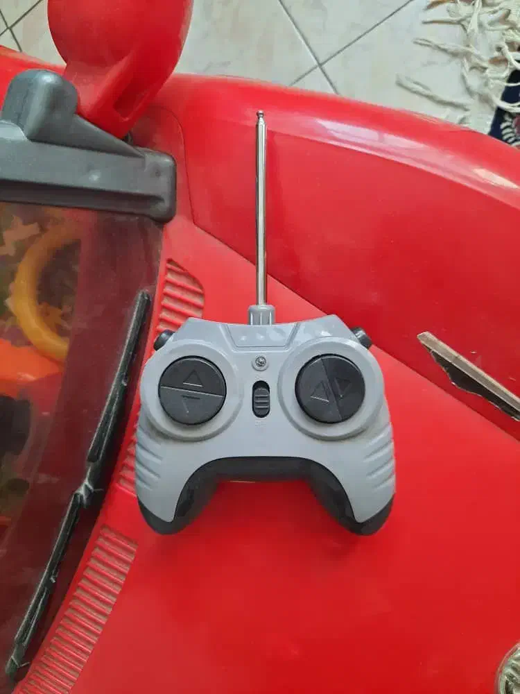 ماشین شارژی کودک در حد نو|اسباب‌بازی بچه|تهران, طرشت|دیوار